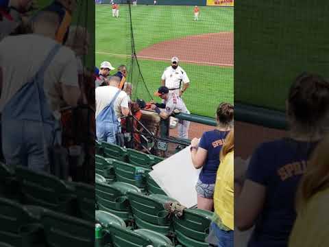 Alex Bregman signing autographs (Astros @ Orioles, 9/29/2018)
