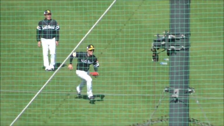 フライマシーンで守備練習：緒方理貢・上林誠知・笹川吉康・中村宜聖・水谷瞬・川村友斗選手　～福岡ソフトバンクホークス春季キャンプ2023 in 宮崎～