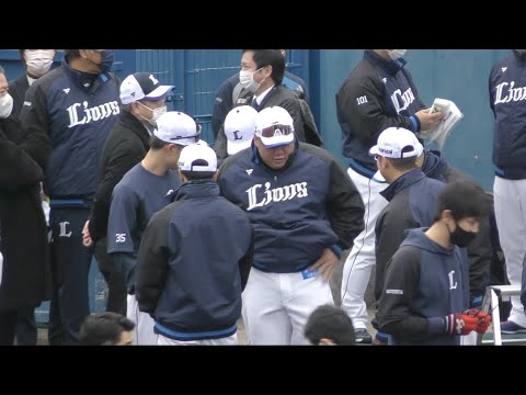若林楽人の練習着をみて締め付けが気になってしょうがない渡部健人らブルゾン勢www#西武#ライオンズ#キャンプ