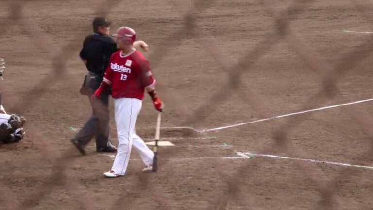 楽天 岩見雅紀（慶応大）豪快に打ちあげてしまう【イースタン 日ハムvs 楽天2019 5 10】