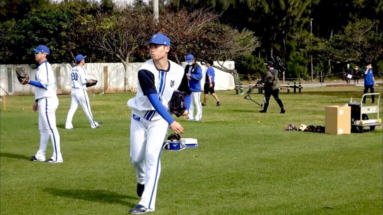 入江大生とキャッチボールをする小園健太 沖縄キャンプ 横浜DeNAベイスターズ 2023/2/3