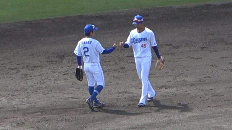 グラシアルの打球を龍空&田中幹也が軽快に捌いてダブルプレー！グータッチを交わす2人 (2023/02/19)