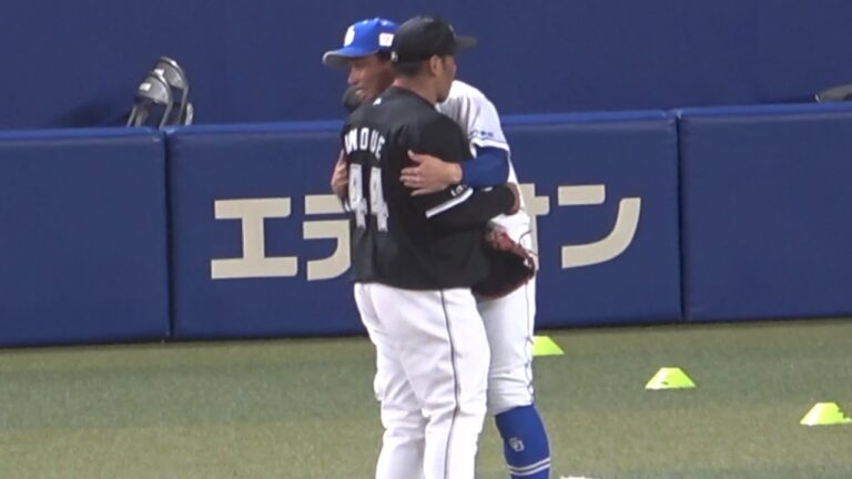 井上晴哉を見つけてダッシュで駆け寄り抱きつく加藤翔平！ (2023/03/24)