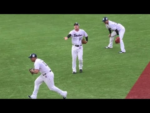 2023 ヤクルト開幕戦 【奥村展征】よりシートノック「どうぞ どうぞ」芸 現地映像