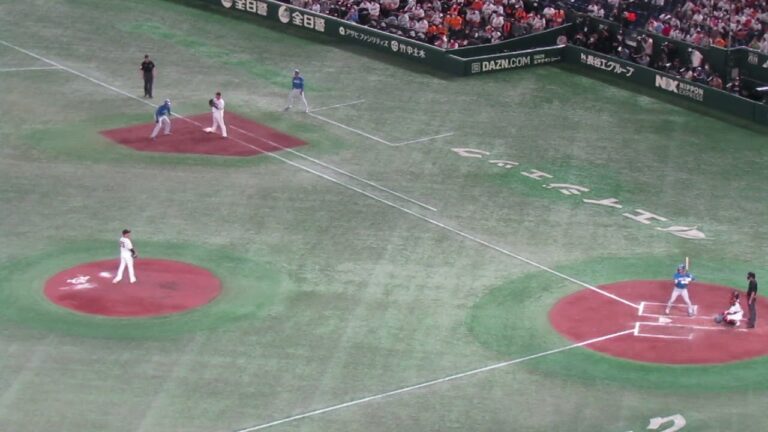 今村信貴めっちゃジャンプするがバウンドに届かず 2023年3月19日 読売ジャイアンツVS 北海道日本ハムファイターズ