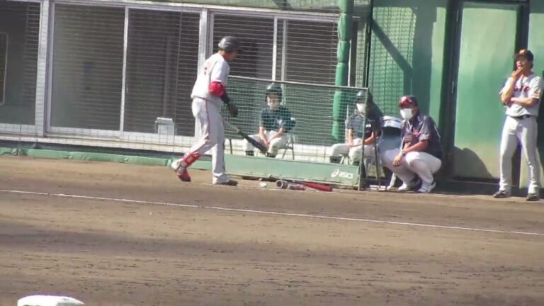 最近打撃好調の前田研輝 ネクストバッターズサークルの姿2023年5月5日  千葉ロッテ対 読売ジャイアンツ