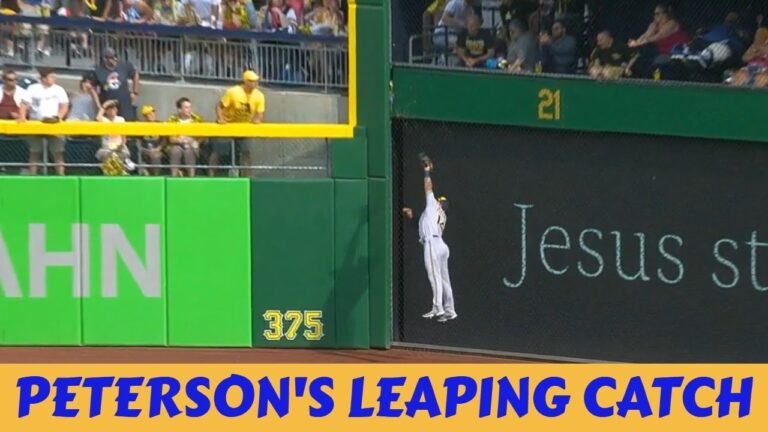 MLB / Brewers Jace Peterson Leaping Catch at the wall  #shorts  #jacepetersoncatch #fyp