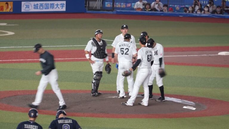 祝マリン100S 吉井監督からボールを受け取る益田直也選手 千葉ロッテマリーンズ 2023.05.18