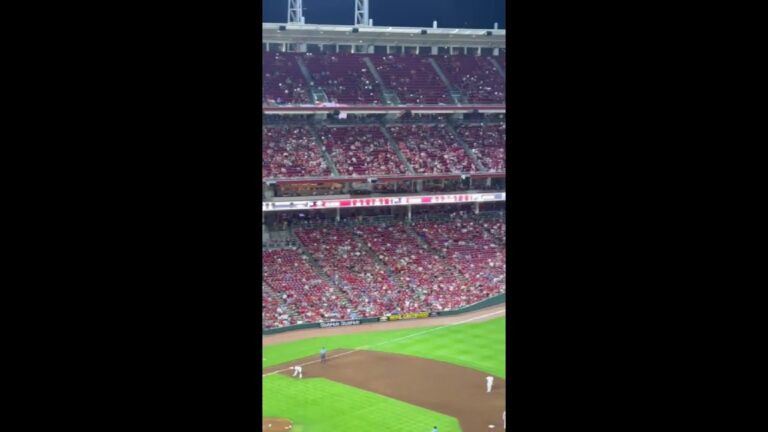 Reds fans flashing phone lights in protest of their bullpen