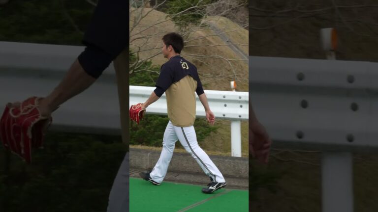 【オリックス】練習に向かう気さくな #近藤大亮 投手