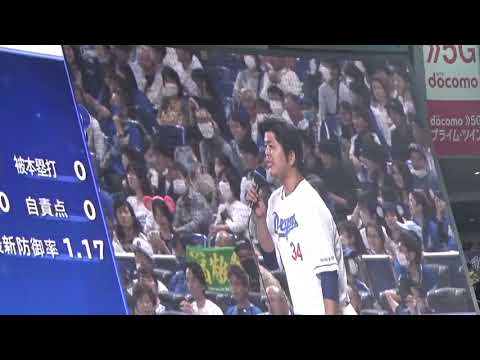 福敬登ヒーローインタビュー前にベイスターズ・三嶋投手にお礼の挨拶