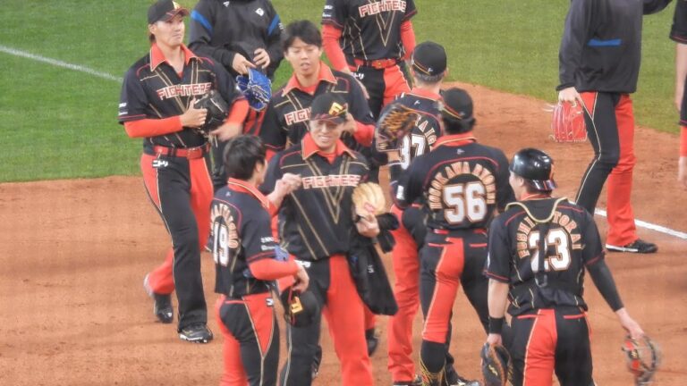 20230518【田中正義】玉井大翔とグータッチするジャスティス様😍ブルペンからマウンドに合流までを撮影
