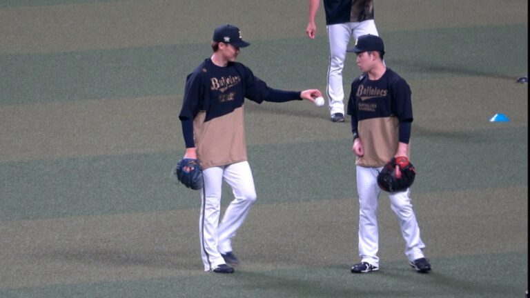 ブルペン捕手の稲富さんにボールを片付けさせる意外とやんちゃな山﨑福也w