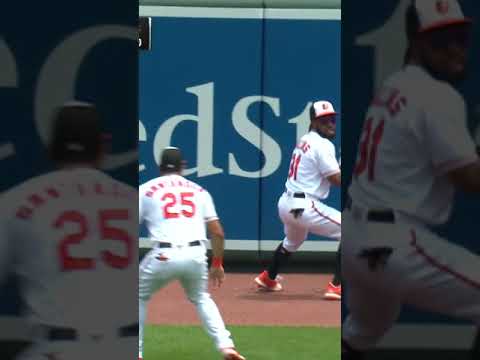 Cedric Mullins makes INSANE catch 🤯