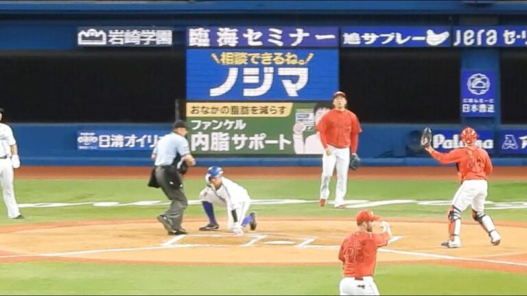 末包捕球できずも、その後が素晴らしい！小園海斗バックホームへ神返球、同点阻止！2023年7月16日