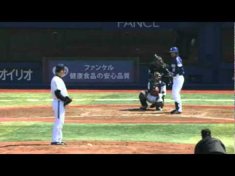 D:中田賢:見事送りバントを決める 1アウト2塁