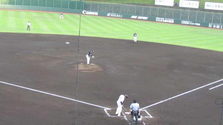 萩尾匡也を内野ゴロに打ち取る中村 稔弥〜2023年6月20日 読売ジャイアンツ 対 ロッテマリーンズ