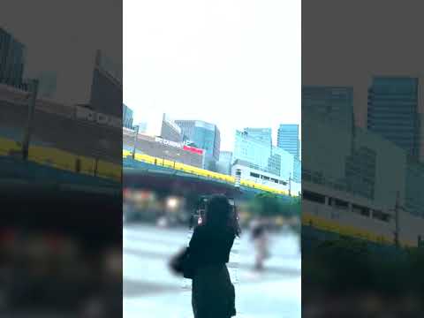 ドクターイエローを見つけた一岡。