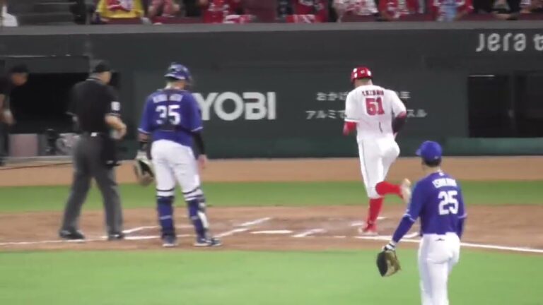 小園海斗、完璧に捉えた打球はライトスタンドへ！第5号ソロホームラン！2023年9月1日