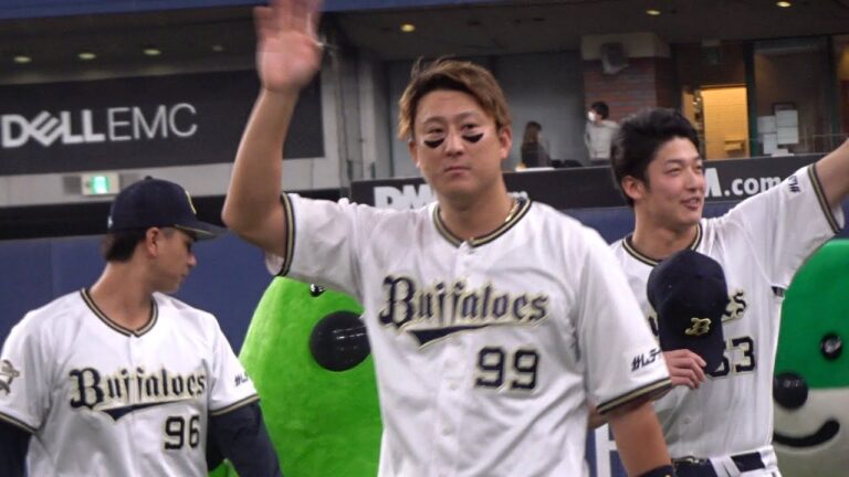 日本シリーズ第４戦オリックス勝利のヒーロー３人がスタンドへ手を振る 杉本裕太郎選手 宇田川優希投手 山崎颯一郎投手2022.10.26