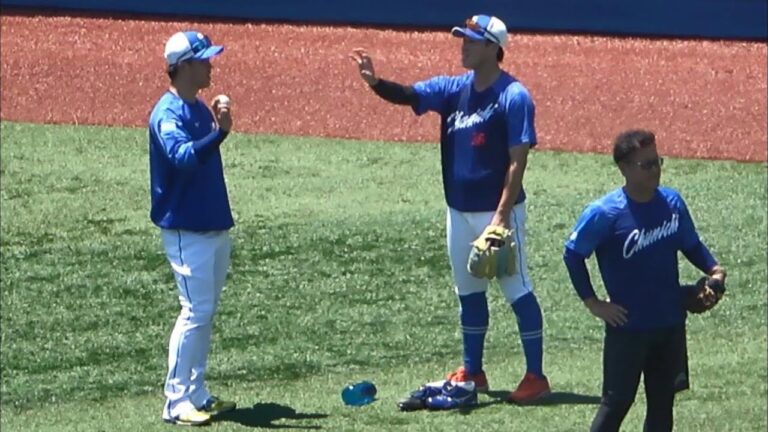 同学年の岡野にもスプリットについてアドバイスを求める柳（2023年7月2日）