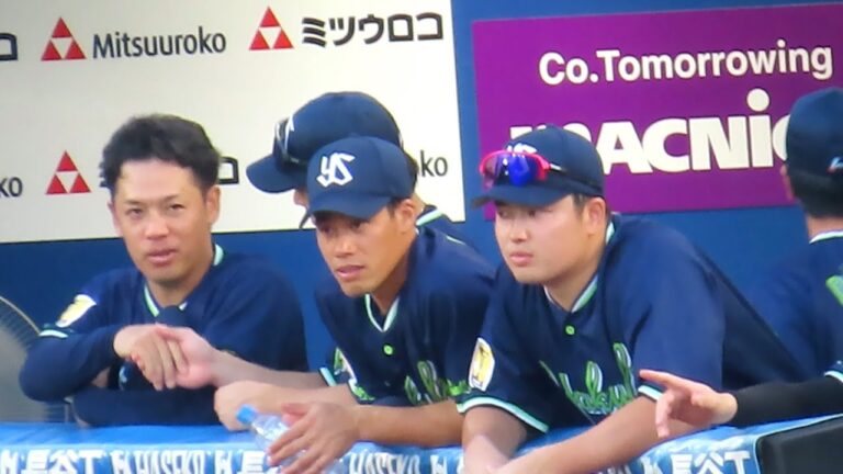 【気が早いw】山田哲人、試合中に小川泰弘100勝目を祝う