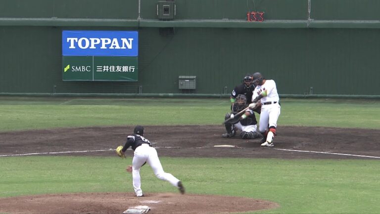 4回裏、菊田拡和の2点タイムリーヒットで巨人が勝ち越し！ -2023年プロ野球ファーム日本選手権-