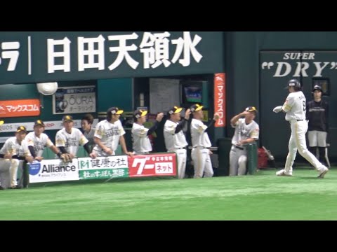ベンチで盗塁www柳田悠岐のホームランに気づいて慌てる周東佑京www