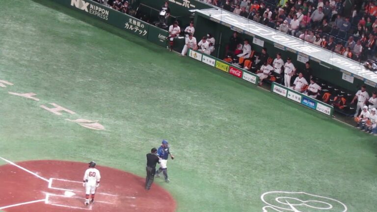 菊田拡和 プロ入り初ヒットか？という当たりに喜ぶ選手たち〜アウトでリクエストしてあげないの？って首脳陣方向を見る小林誠司〜2023年5月20日読売ジャイアンツ対 中日ドラゴンズ