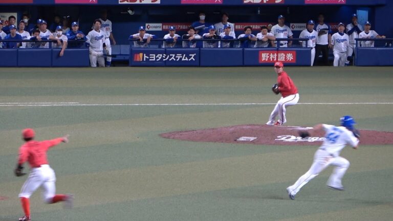 延長12回1死2塁、2塁ランナー川越が走塁ミス…ベンチに戻り悔しがる (2023/08/11)