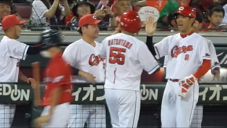 新井采配、デビッドソンに代打松山竜平！センターへの犠牲フライを放つ 2023年7月23日