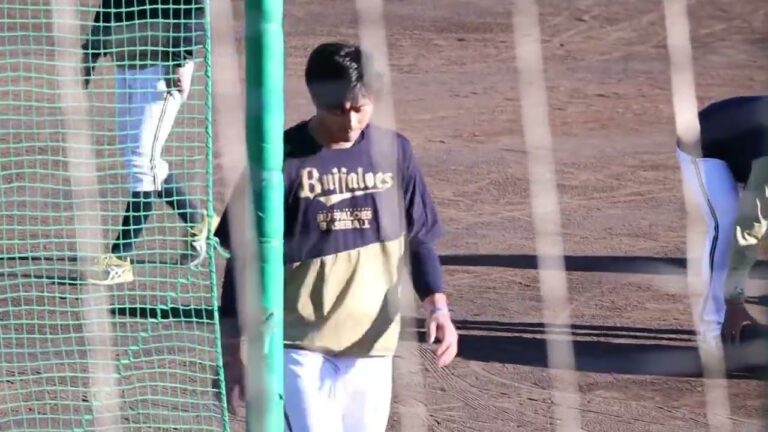 お片付けするひろおかくんンンン  #Bs2023 #廣岡大志 #オリックスバファローズ #オリックス