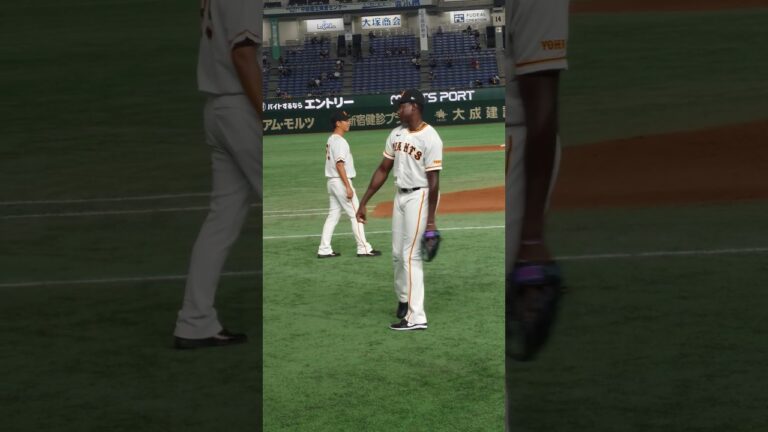 初めての東京ドームの試合で楽しそうなティマ #ジャイアンツ #巨人 #千葉ロッテマリーンズ