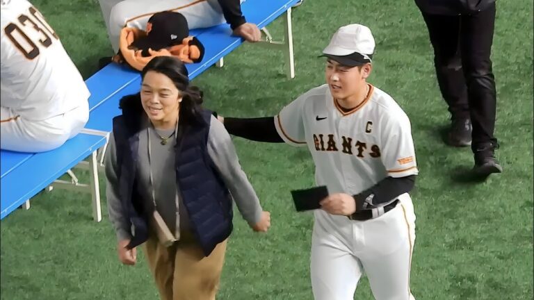 【岡本カメラ】岡本和真さん、そっくりさんを連れてくるお題で菊田の母親を連れてくるパワープレイを披露【ジャイアンツ・ファンフェスタ2023】【巨人】