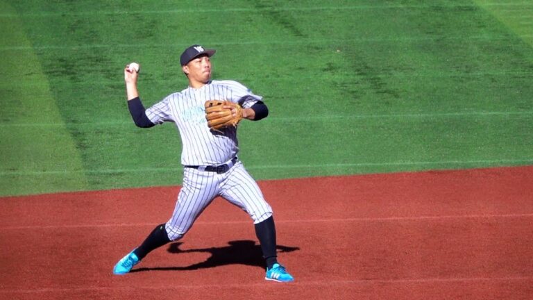 軽快な動きを見せる倉本寿彦の守備練習 2023/12/03 ドリームマッチ 横浜スタジアム