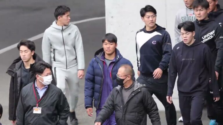 広島カープ 新入団選手 マツダスタジアム⇒室内練習場へ見学　2023.12.14