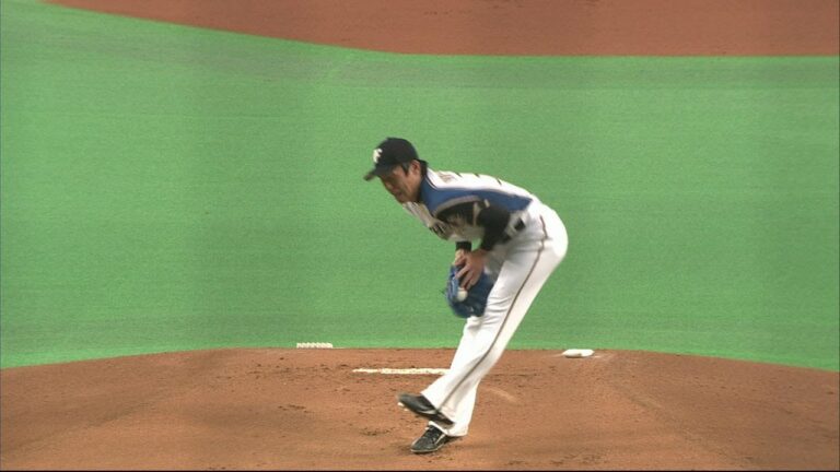 【間一髪…】股間に一直線の痛烈ライナー、どう捕った…!?