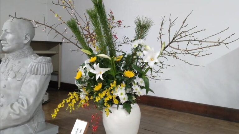 松山東雲中学・高等学校の皆さんが生けた花が秋山兄弟生誕地に飾られています！