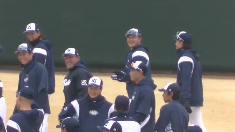 【スワローズ戸田二軍キャンプが寒そう】ダッシュする近藤弘樹や三ツ俣大樹（ヤクルトスワローズ 戸田球場2024年2月2日）