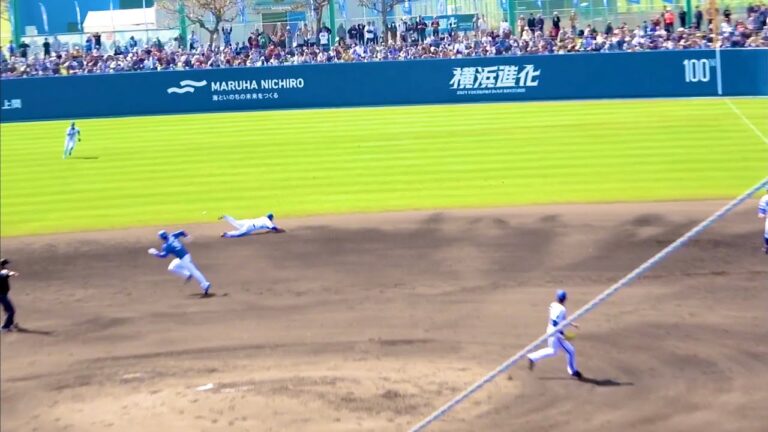 三塁じゃなくて一塁に送球？？ 一塁の京田陽太に投げる度会隆輝 横浜DeNAベイスターズ 2024/2/12