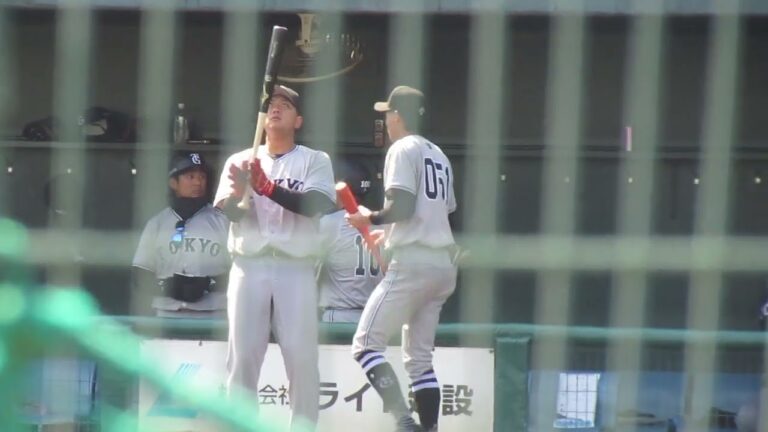 【巨人】前田研輝がベンチ前で片手でタイミング合わせたり素振りをする（春季リーグ 千葉ロッテマリーンズ対 読売ジャイアンツ2024年3月14日）