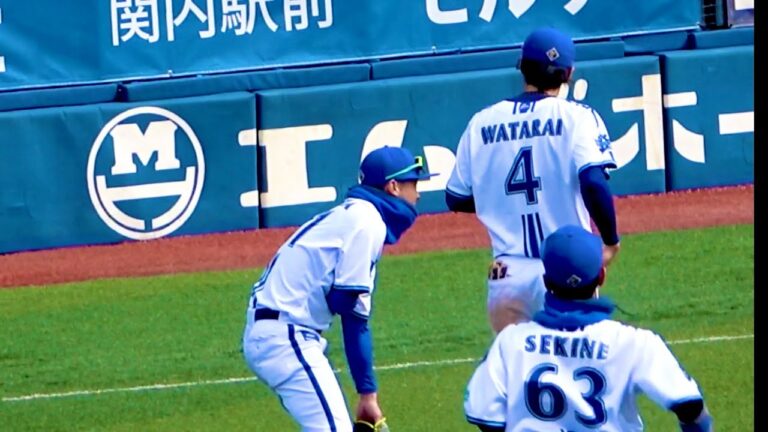 大丈夫？ 柴田の異変にすぐに駆け寄る度会くんと関根 横浜DeNAベイスターズ 2024/3/10