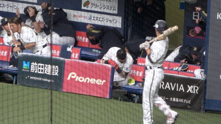 【危機一髪】廣岡選手の打球がオリックスベンチに…