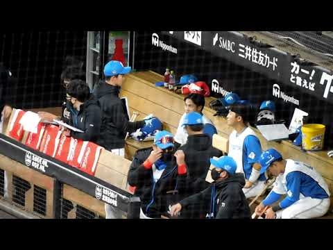 【日本ハム】細川選手 郡司選手、悪送球で同点に追いつかれた後のベンチで谷内コーチと話し合い【2024年3月22日】