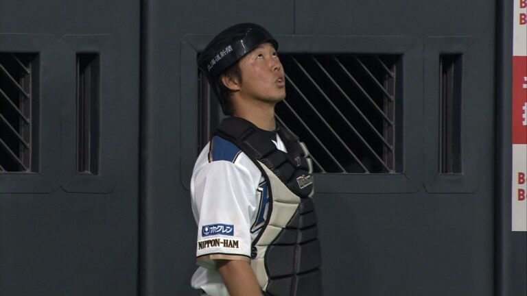 「今日は良く上がるなぁ」天井を仰ぎ見る鶴岡 2013.03.24 F-S