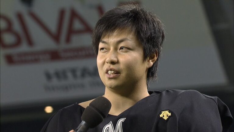プロ初勝利を手にした松永のヒーローインタビュー 2013.04.25 L-M