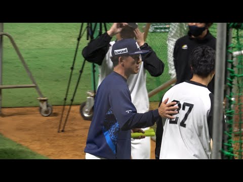 西武ライオンズ松井稼頭央＆平石洋介‼️カッコよすぎ‼️死球を謝罪する岩井俊介に『全然気にしなくて良いよ〜』と声を掛け、優しくフォロー☺️2024.3.16⚾️ソフトバンクホークス対西武試合前