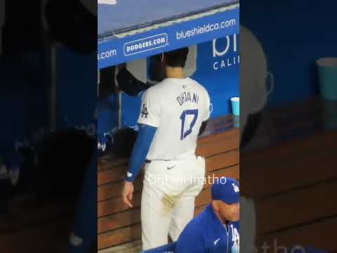 あれ？ないぞー！と帽子？を探す大谷翔平選手。自分で管理は大変ですね。走り回ってました。#dodgers