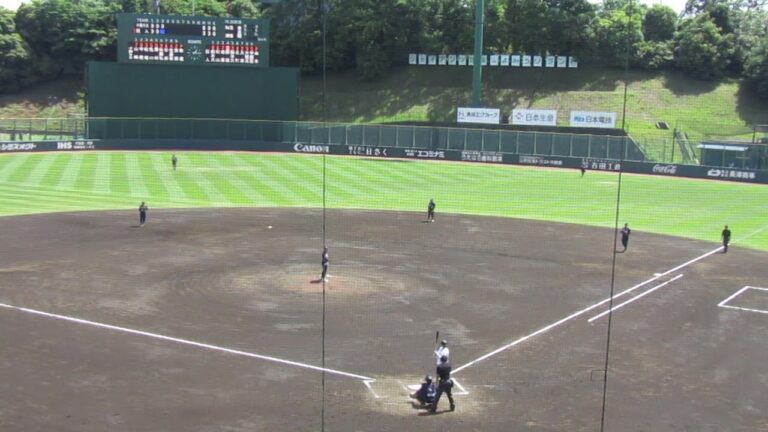 萩原哲がセンターへツーベースヒットを放つ（読売ジャイアンツ対 千葉スカイセイラーズ2024年5月17日）