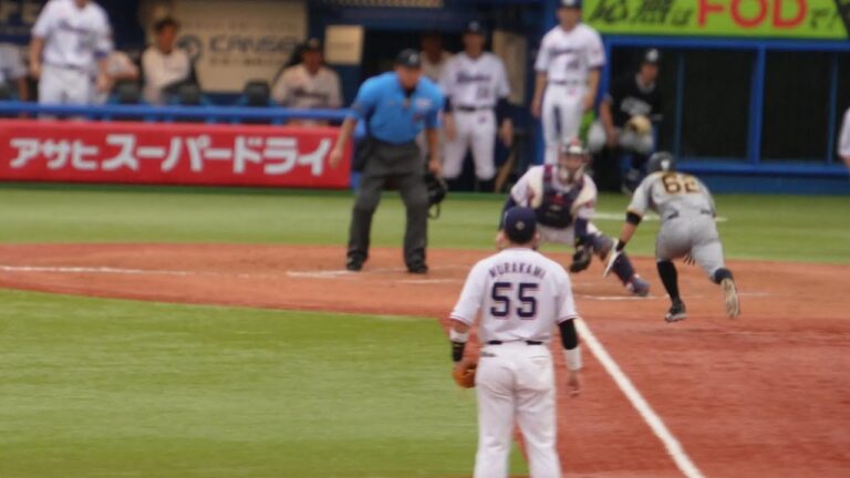 6.30 佐藤輝明ツーベース！同点のホームへ突っ込む植田海
